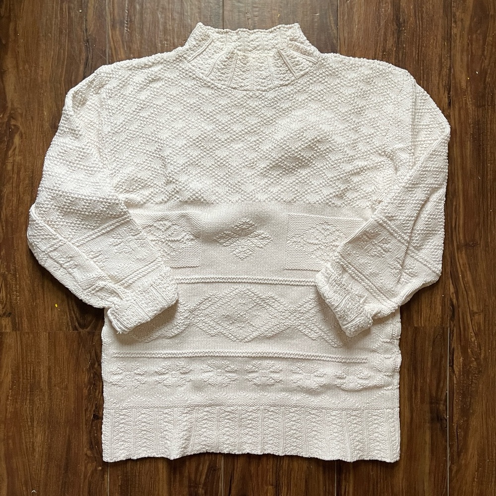 Like new white cotton knit snowflake mock turtleneck sweater